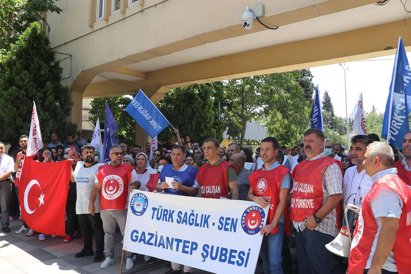 Konya'daki doktorun öldürülmesi Gaziantep’te protesto edildi Konya'daki doktorun öldürülmesi Gaziantep’te protesto edildi